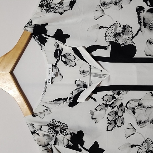DR2 Floral Top - Picture 3 of 12